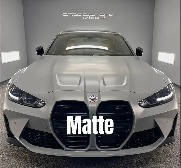 Araç kaplama uygulanmış modern ve şık tasarımlı araç görüntüsü.